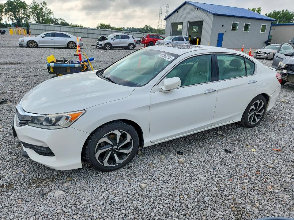 HONDA ACCORD 2016 with VIN 1HGCR3F86GA002620 - Photo from auction