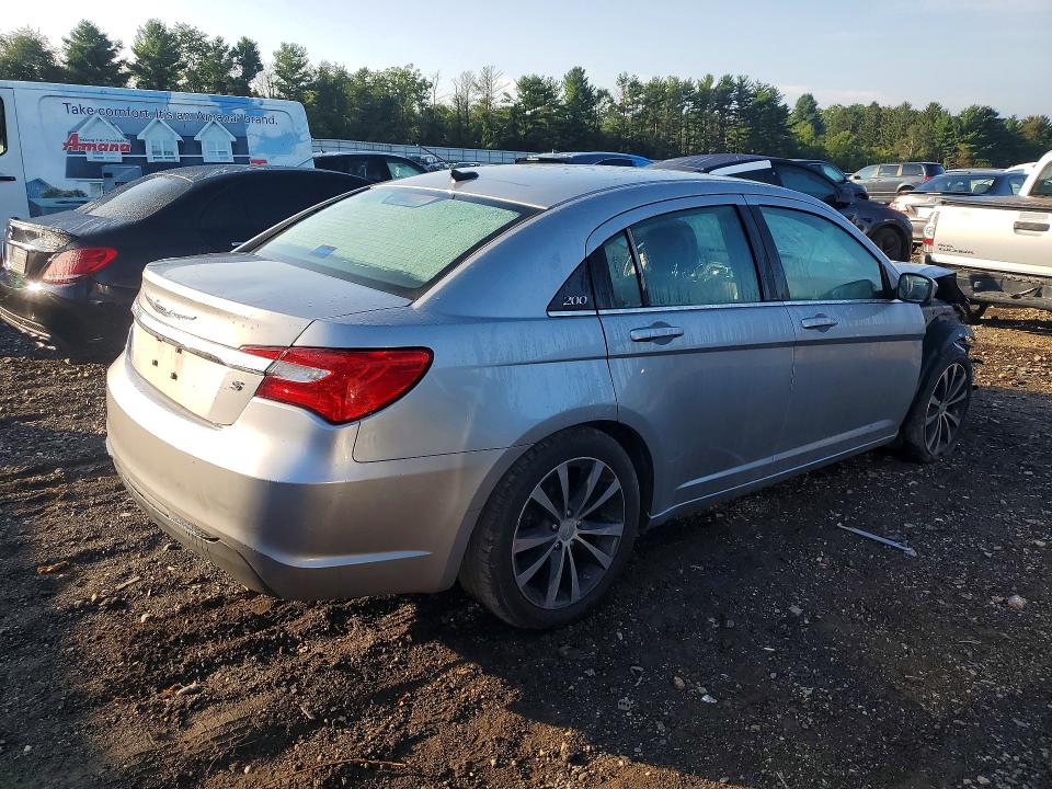 Photo 3 from auction – 2013 CHRYSLER 200 with VIN 1C3CCBCG1DN578209