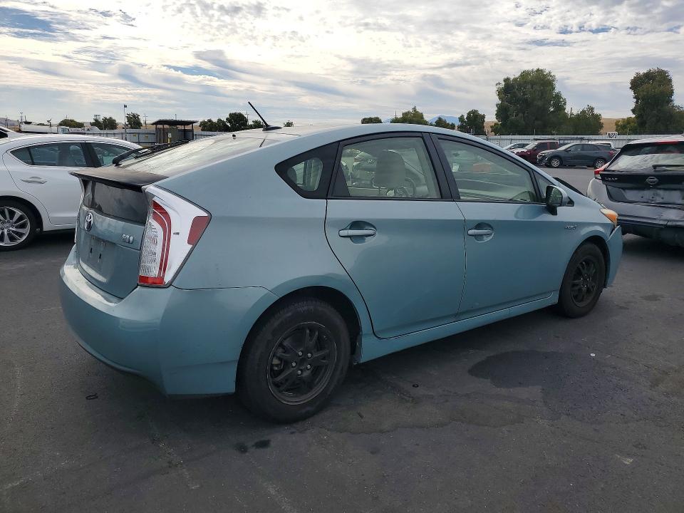 Photo 3 from auction – 2012 TOYOTA PRIUS with VIN JTDKN3DU8C1571310