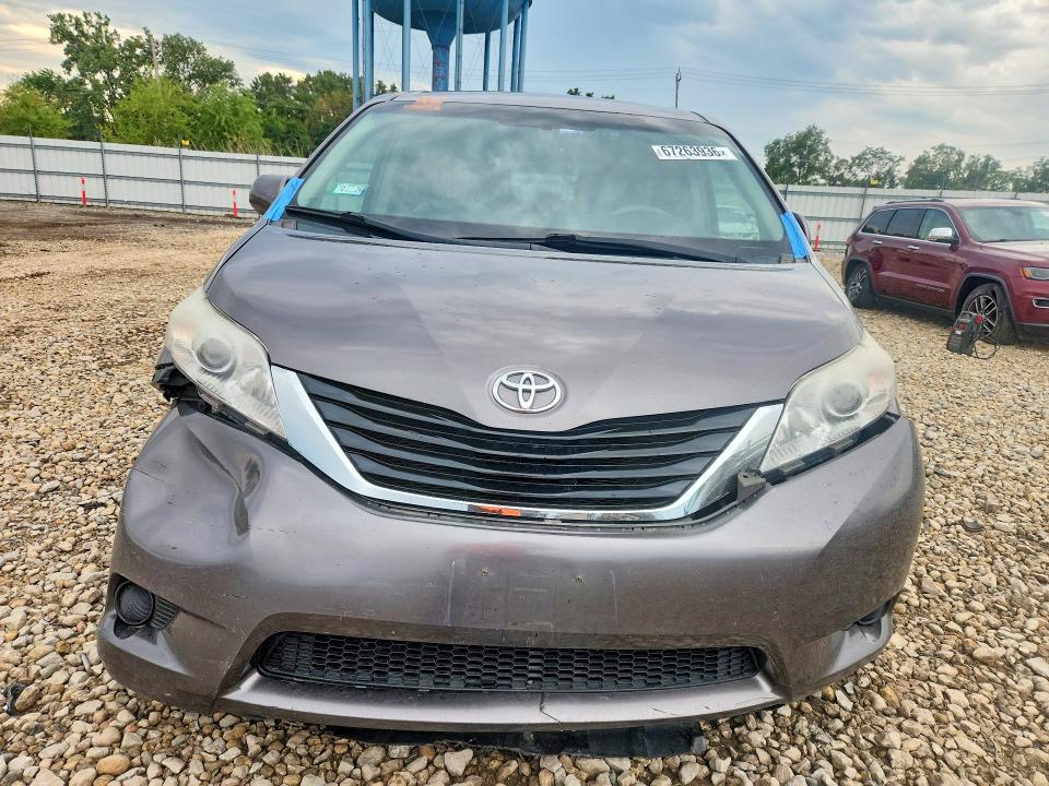 Photo 5 from auction – 2011 TOYOTA SIENNA with VIN 5TDKK3DCXBS100518