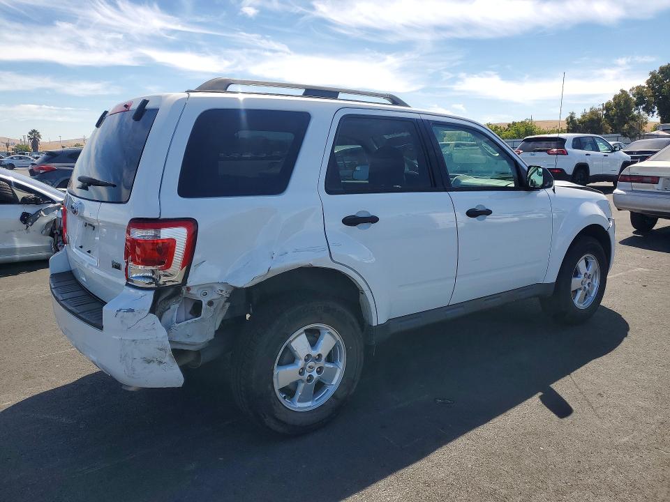 Photo 3 from auction – 2012 FORD ESCAPE with VIN 1FMCU0DG9CKB06170
