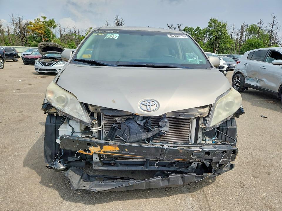 Photo 5 from auction – 2015 TOYOTA SIENNA with VIN 5TDDK3DC9FS121777