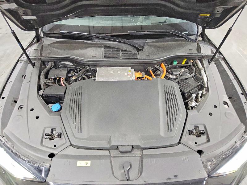 Photo 12 from auction – 2019 AUDI E-TRON with VIN WA1VABGEXKB017048