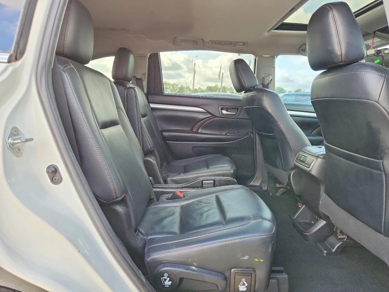 Photo 11 from auction – 2019 TOYOTA HIGHLANDER with VIN 5TDKZRFH8KS339766