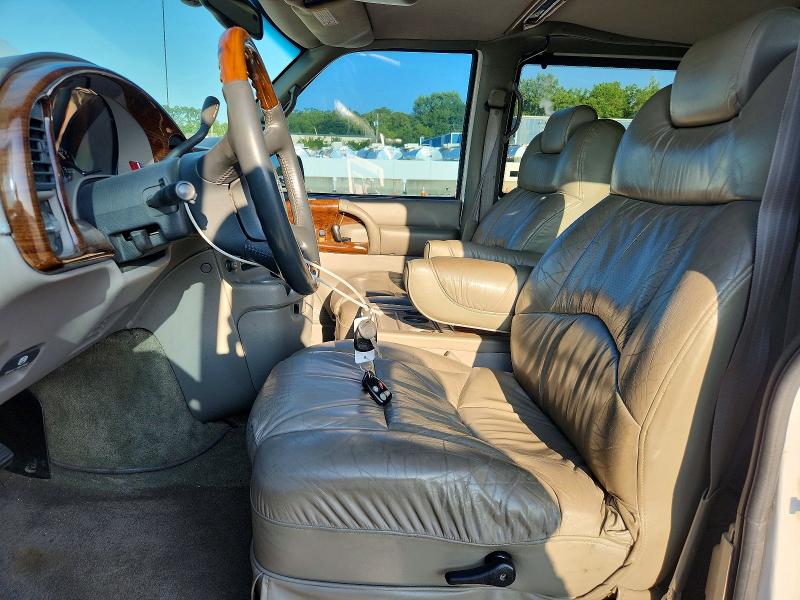 Photo 7 from auction – 2000 CHEVROLET ASTRO with VIN 1GBDM19W8YB164300