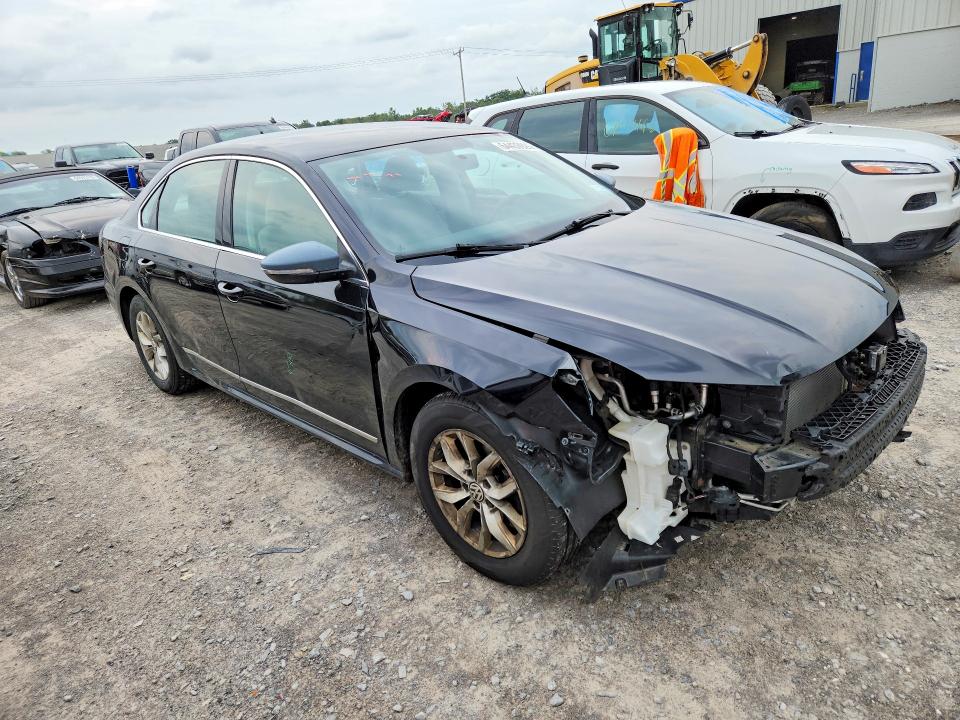 Photo 4 from auction – 2017 VOLKSWAGEN PASSAT with VIN 1VWAT7A37HC068235