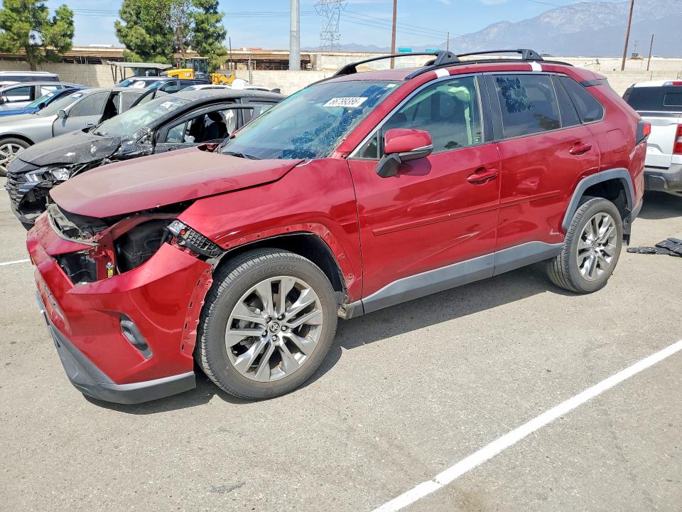 TOYOTA RAV4 2022 مع رقم تعريف المركبة 2T3A1RFV4NW328646 - صورة من المزاد