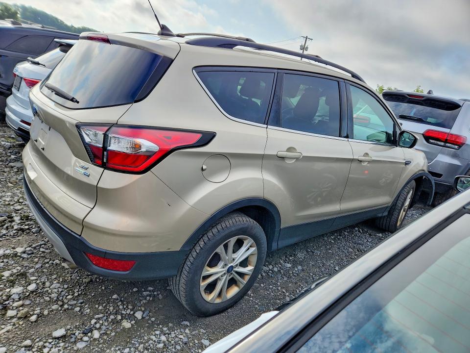Photo 3 from auction – 2018 FORD ESCAPE with VIN 1FMCU9GD6JUD33369