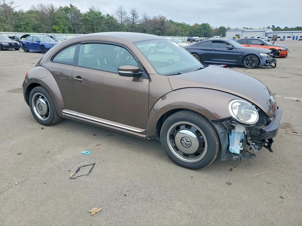 Zdjęcie 4 z aukcji – 2012 VOLKSWAGEN BEETLE z VIN 3VWJP7AT2CM665529