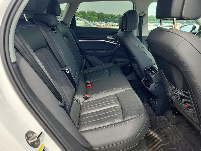 Photo 11 from auction – 2022 AUDI E-TRON with VIN WA1LAAGE8NB042262