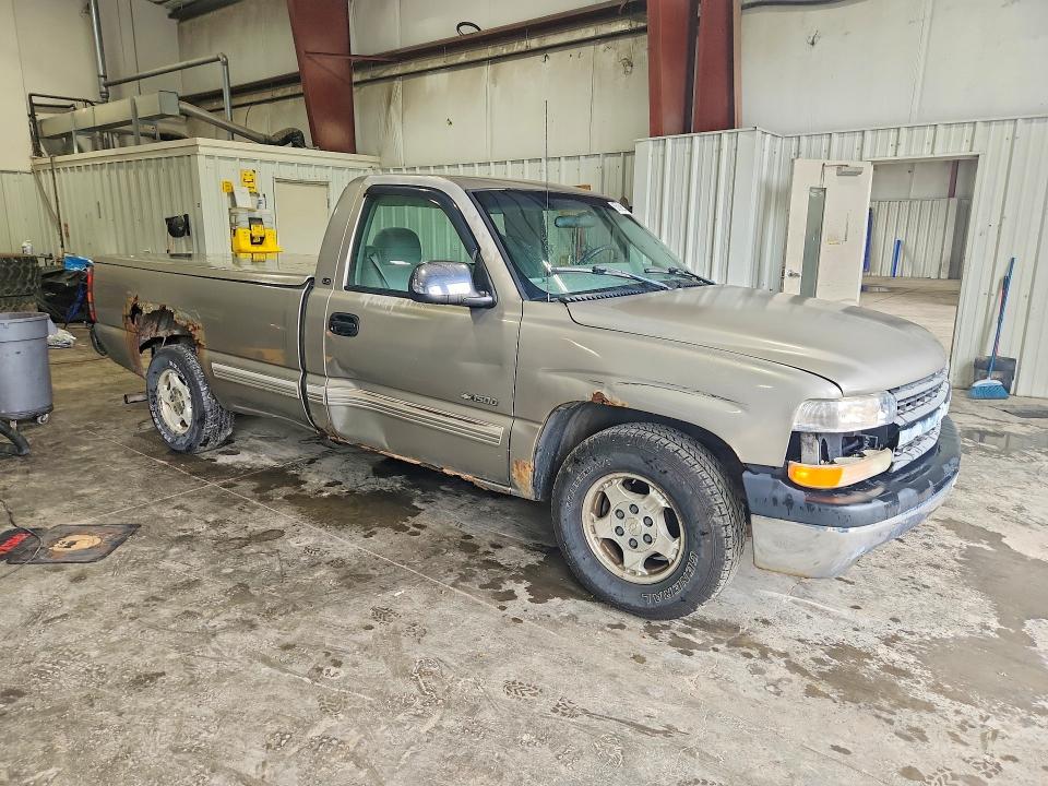 Photo 4 from auction – 2000 CHEVROLET SILVERADO with VIN 1GCEC14T1YE334737
