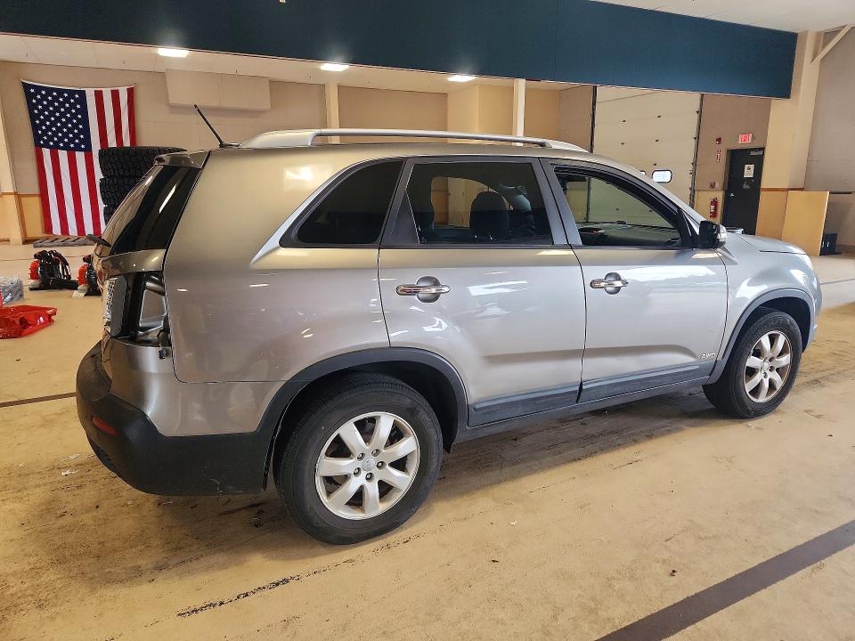 Photo 3 from auction – 2011 KIA SORENTO with VIN 5XYKTDA14BG046989