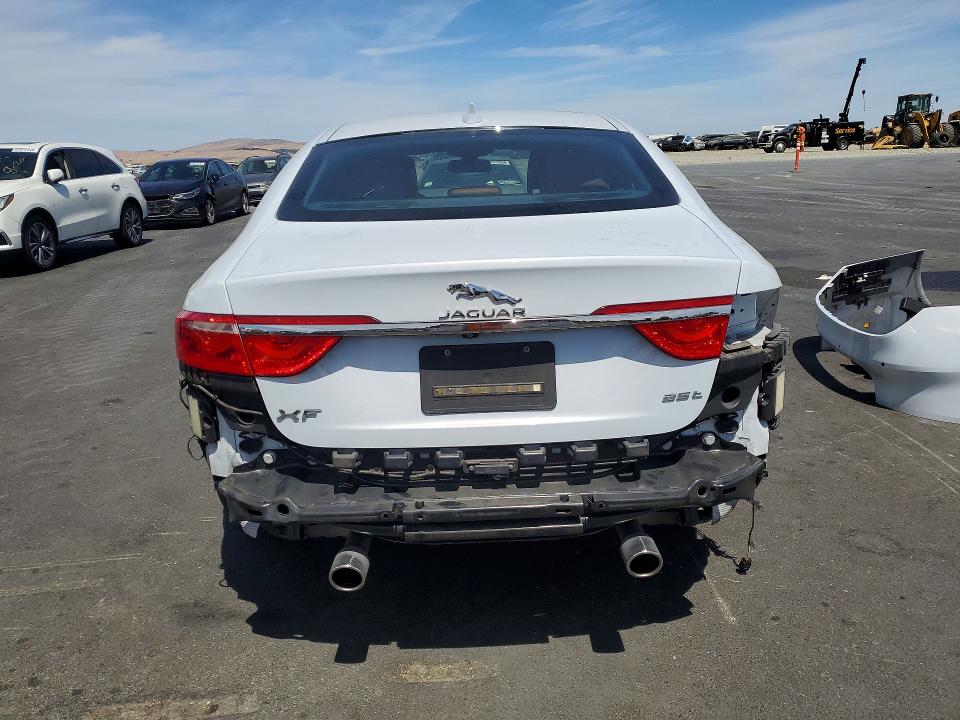 Zdjęcie 6 z aukcji – 2018 JAGUAR XF z VIN SAJBH4EV5JCY53461