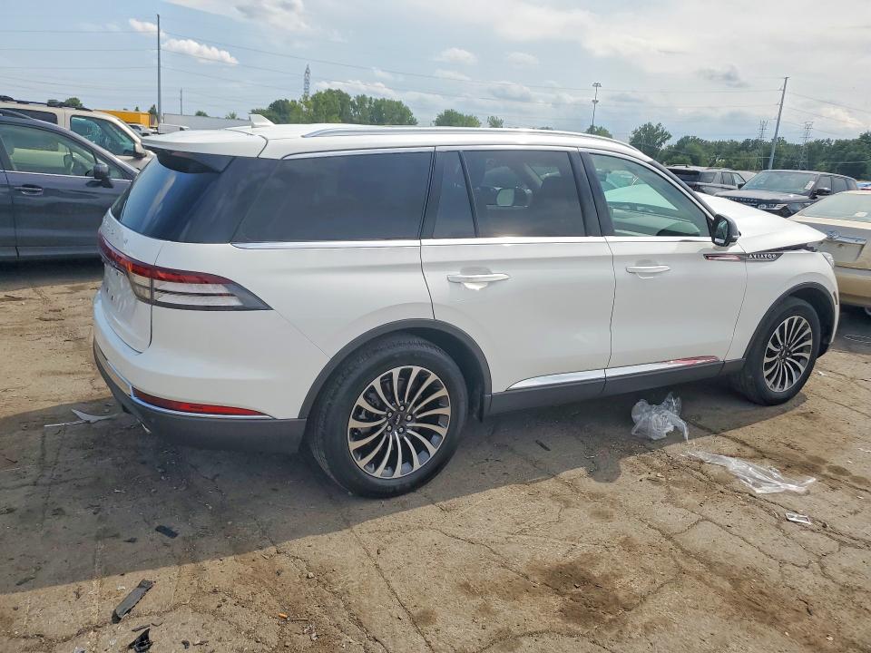 Photo 3 from auction – 2023 LINCOLN AVIATOR with VIN 5LM5J7XC0PGL32977