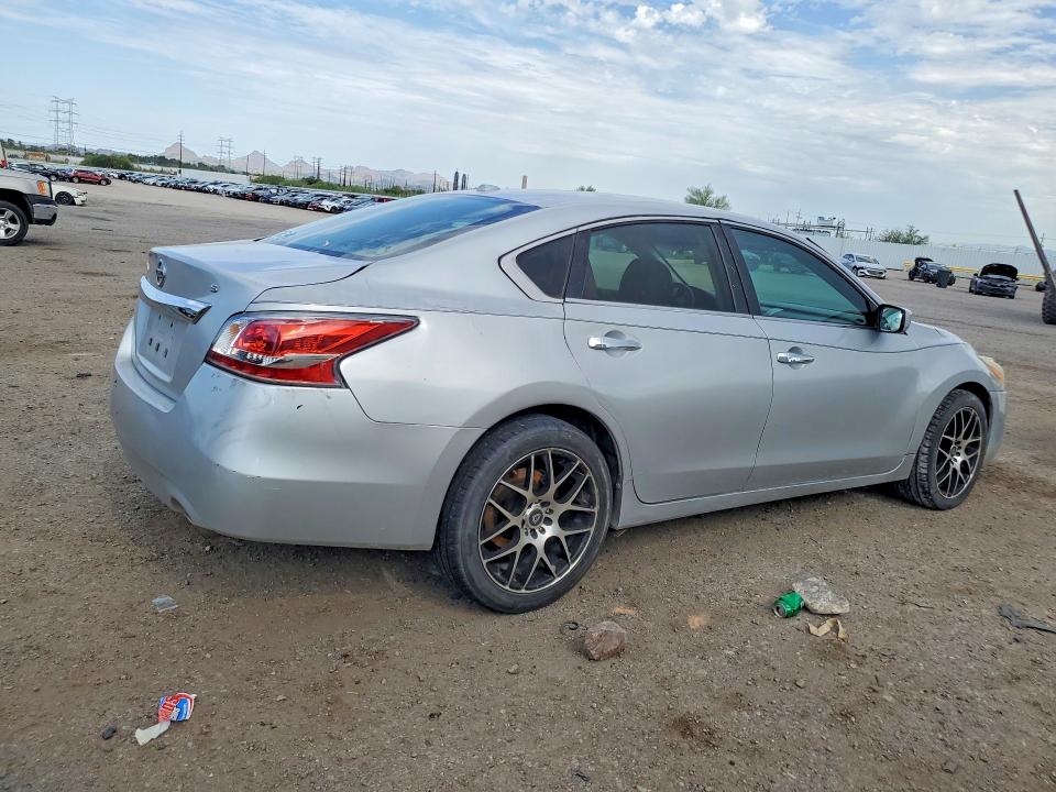 Photo 3 from auction – 2015 NISSAN ALTIMA with VIN 1N4AL3AP5FC463791