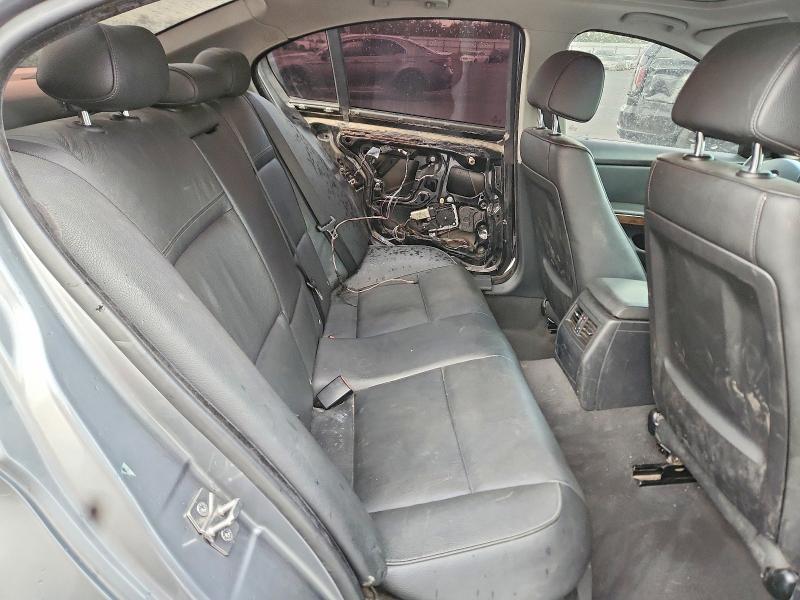 Photo 10 from auction – 2010 BMW 328 with VIN WBAPH5G58ANM70154