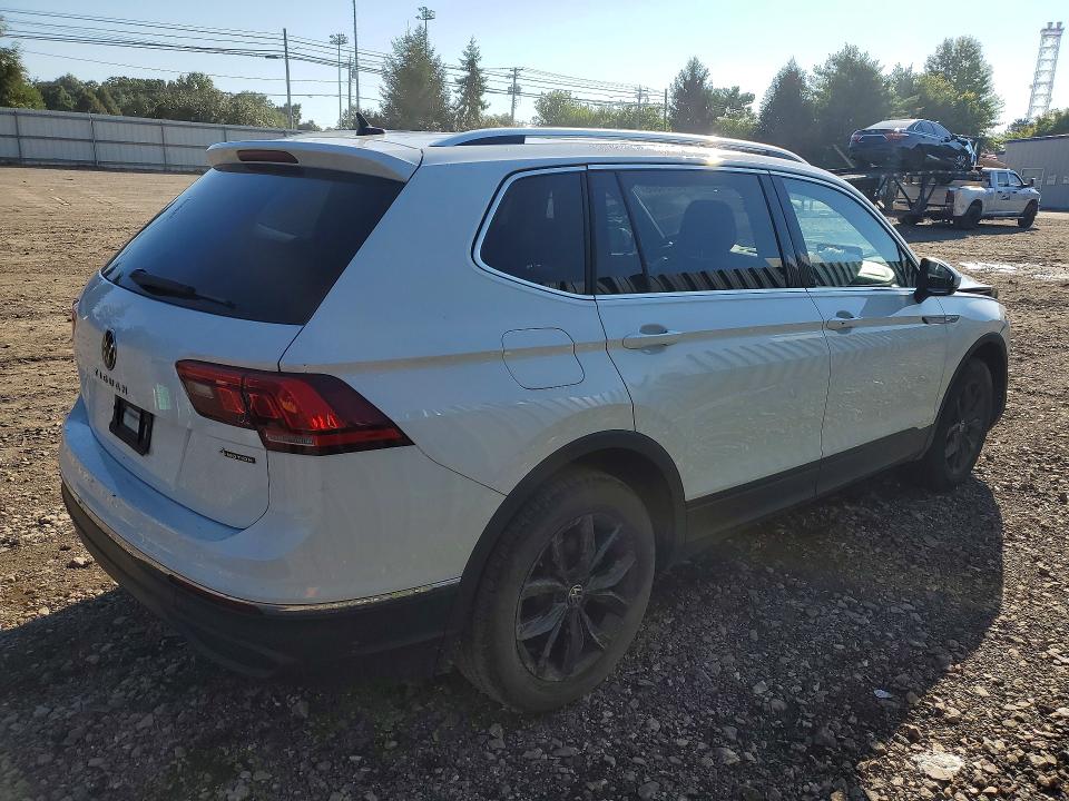 Photo 3 from auction – 2024 VOLKSWAGEN TIGUAN with VIN 3VVMB7AX2RM080204