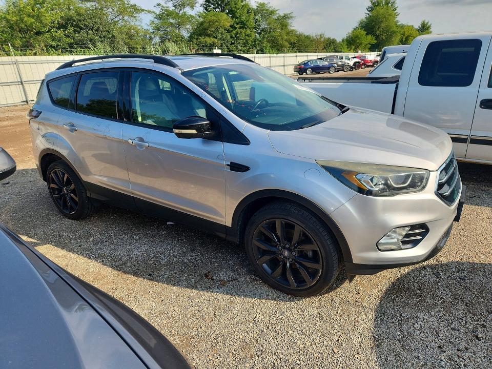 Photo 4 from auction – 2017 FORD ESCAPE with VIN 1FMCU0JD5HUB14871
