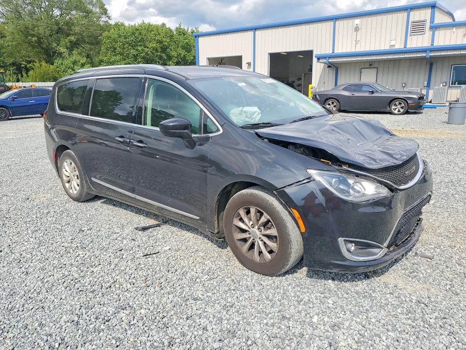 Photo 4 from auction – 2018 CHRYSLER PACIFICA with VIN 2C4RC1BG9JR235017