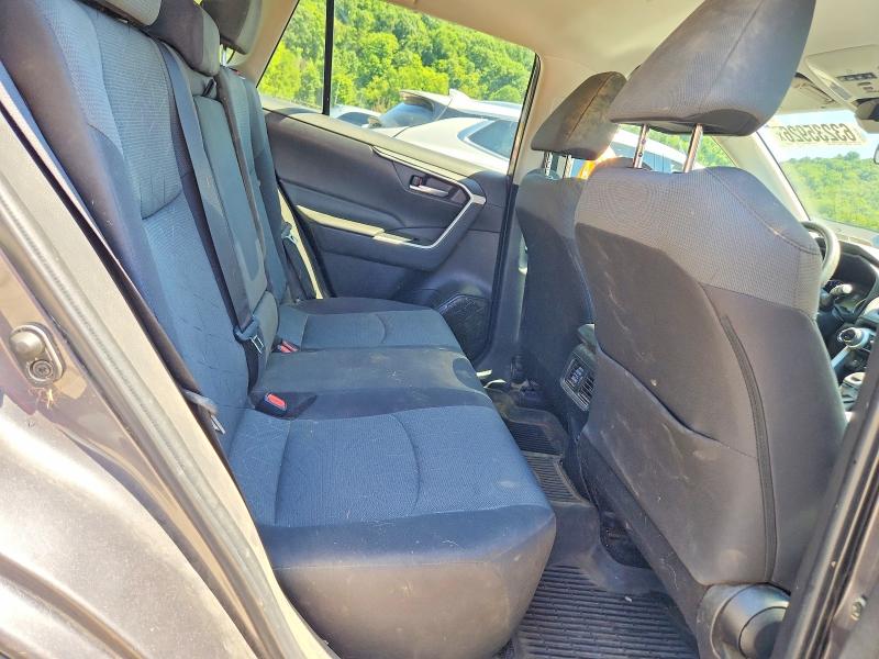 Photo 11 from auction – 2021 TOYOTA RAV4 with VIN 2T3P1RFV1MW243157