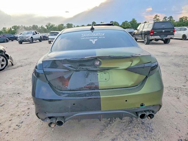 Photo 6 from auction – 2018 ALFA ROMEO GIULIA with VIN ZARFAECN7J7566988