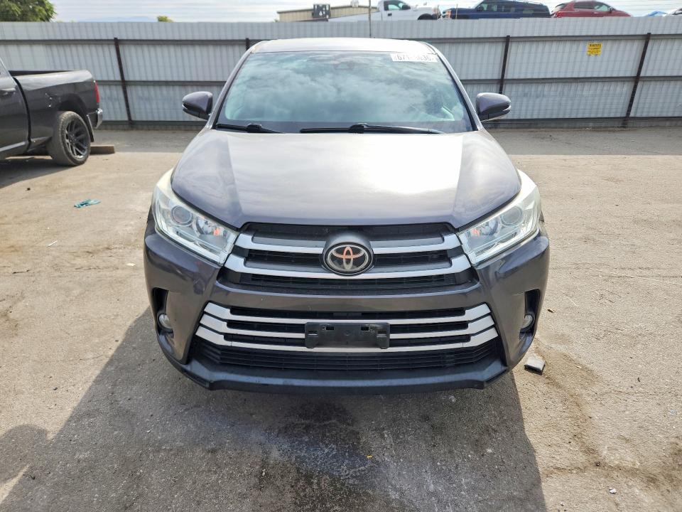 Photo 5 from auction – 2018 TOYOTA HIGHLANDER with VIN 5TDBZRFH0JS826815
