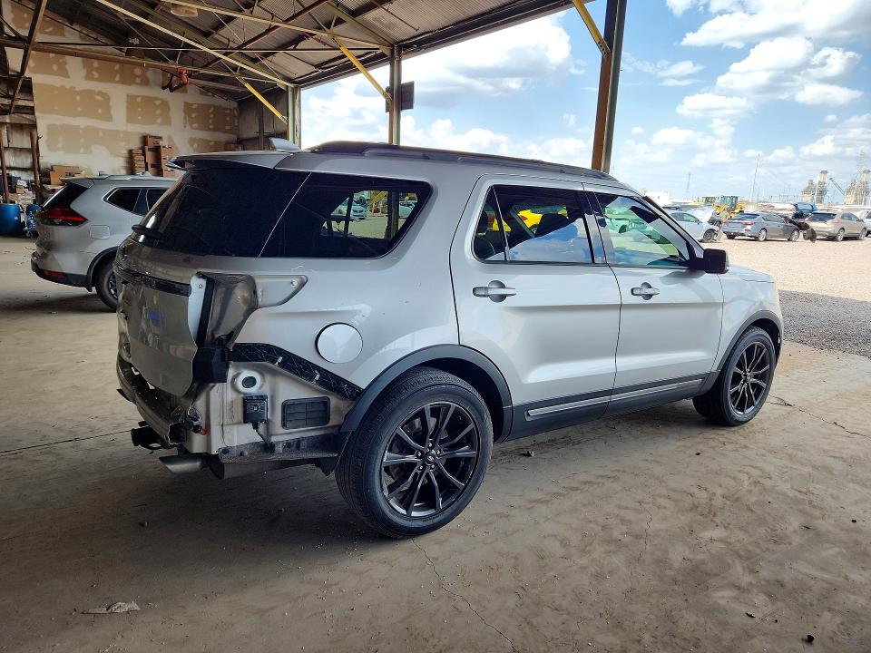 Photo 3 from auction – 2017 FORD EXPLORER with VIN 1FM5K7D8XHGE24695
