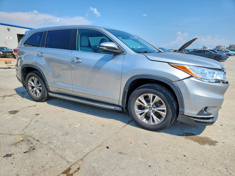 Photo 4 from auction – 2016 TOYOTA HIGHLANDER with VIN 5TDZKRFH8GS166499