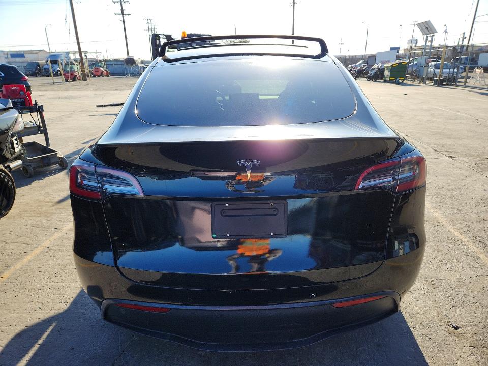 Photo 6 from auction – 2021 TESLA MODEL Y with VIN 5YJYGDEF5MF216081