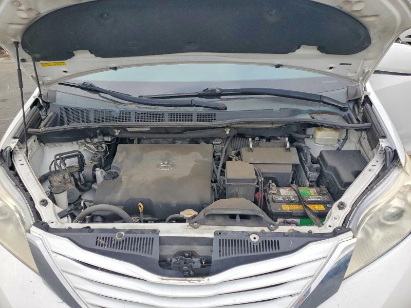 Photo 12 from auction – 2015 TOYOTA SIENNA with VIN 5TDKK3DCXFS677393