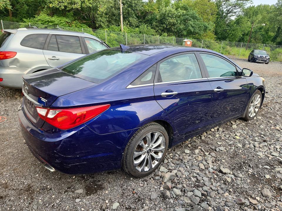 Photo 3 from auction – 2011 HYUNDAI SONATA with VIN 5NPEC4AC7BH289400