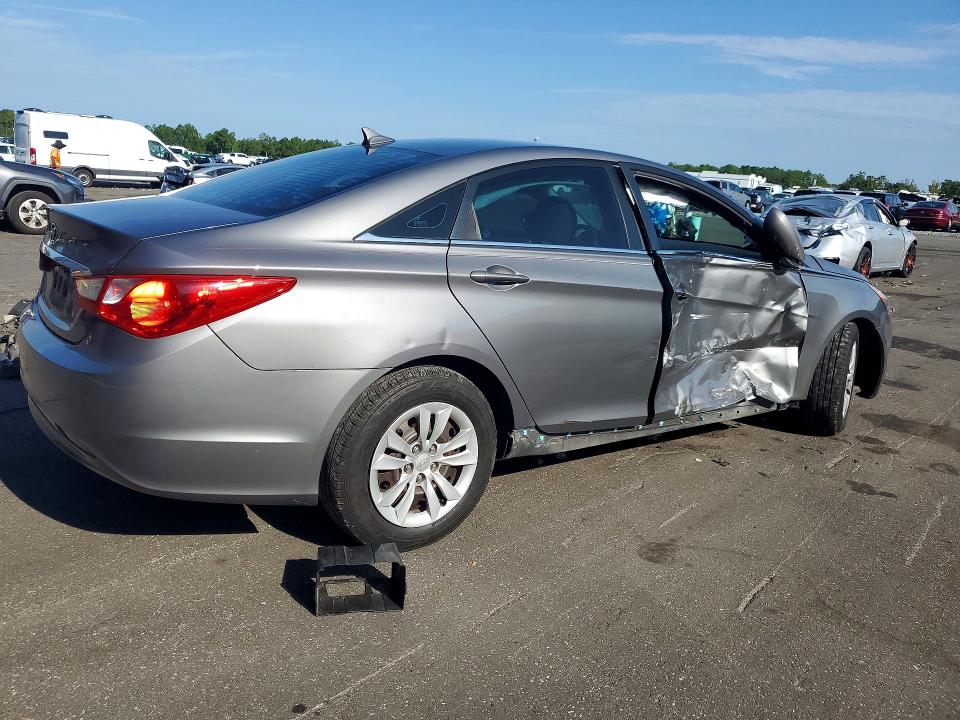 Photo 3 from auction – 2011 HYUNDAI SONATA with VIN 5NPEB4AC1BH044983