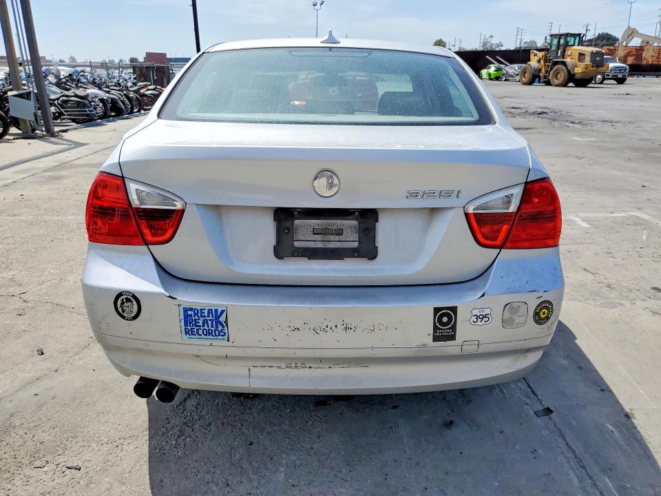 Photo 6 from auction – 2006 BMW 325 with VIN WBAVB13526PT17188