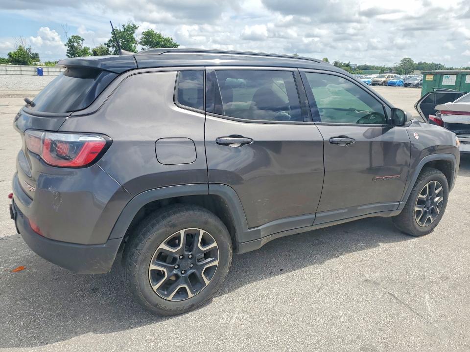 Photo 3 from auction – 2019 JEEP COMPASS with VIN 3C5NJDDB7KT799268