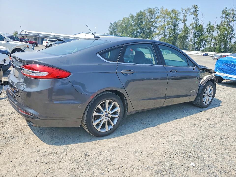 Photo 3 from auction – 2017 FORD FUSION with VIN 3FA6P0LU4HR105761