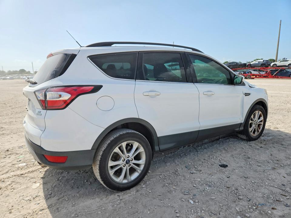 Photo 3 from auction – 2017 FORD ESCAPE with VIN 1FMCU0GD6HUD64241