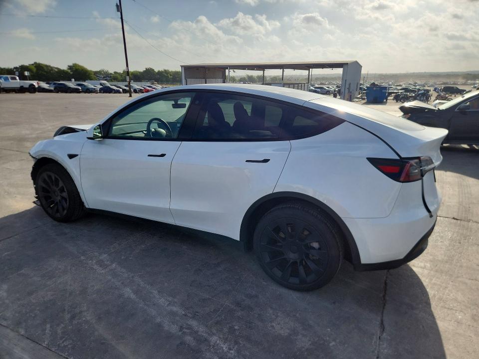 Снимка 2 от търг – 2023 TESLA MODEL  Y с VIN 7SAYGDEE3PA099676