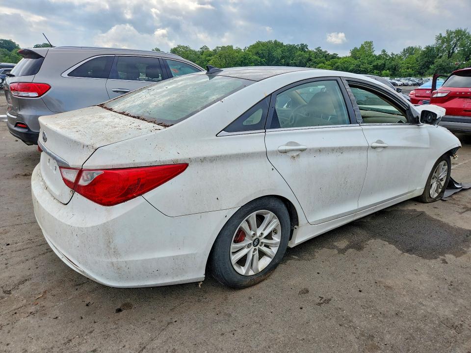 Photo 3 from auction – 2012 HYUNDAI SONATA with VIN 5NPEB4AC3CH347880