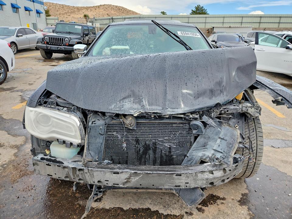 Снимка 5 от търг – 2016 CHRYSLER 300C с VIN 2C3CCAEG0GH151883