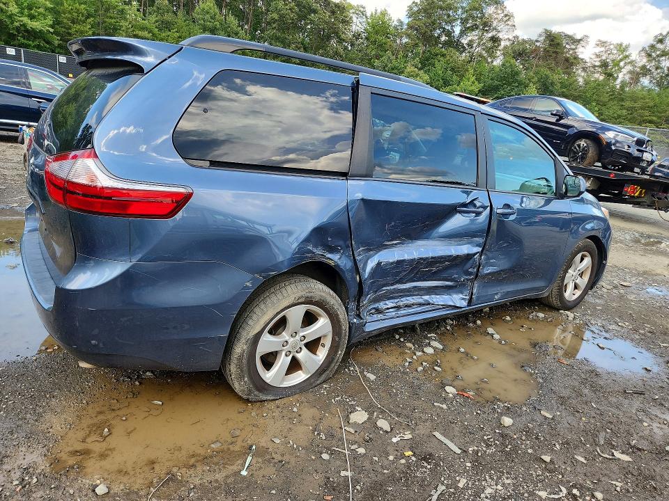 Photo 3 from auction – 2017 TOYOTA SIENNA with VIN 5TDKZ3DC8HS885108