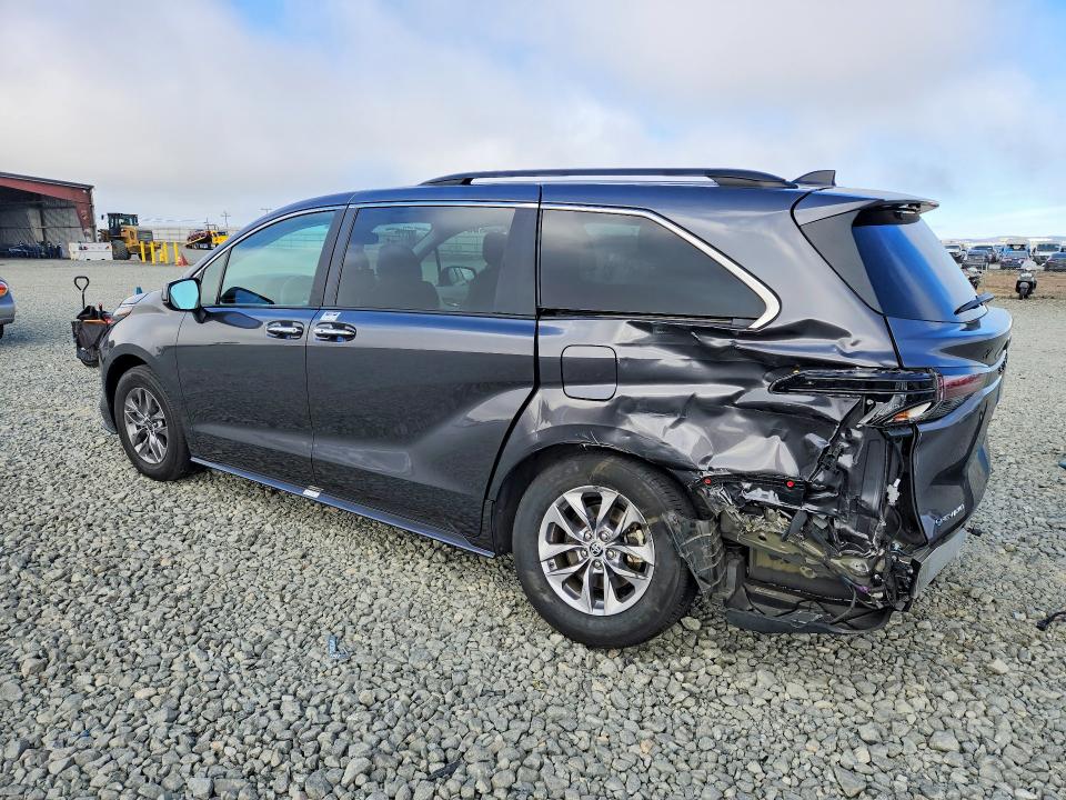 Photo 2 from auction – 2025 TOYOTA SIENNA with VIN 5TDYSKFC8SS156944