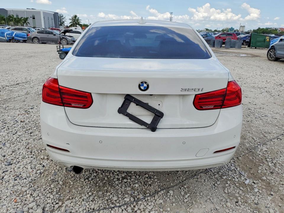 Zdjęcie 6 z aukcji – 2017 BMW 320 z VIN WBA8E1G39HNU18823