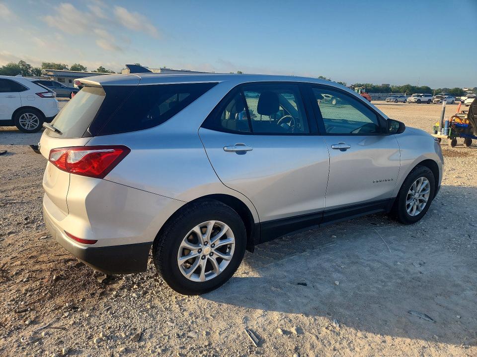 Photo 3 from auction – 2018 CHEVROLET EQUINOX with VIN 3GNAXHEV9JS582393