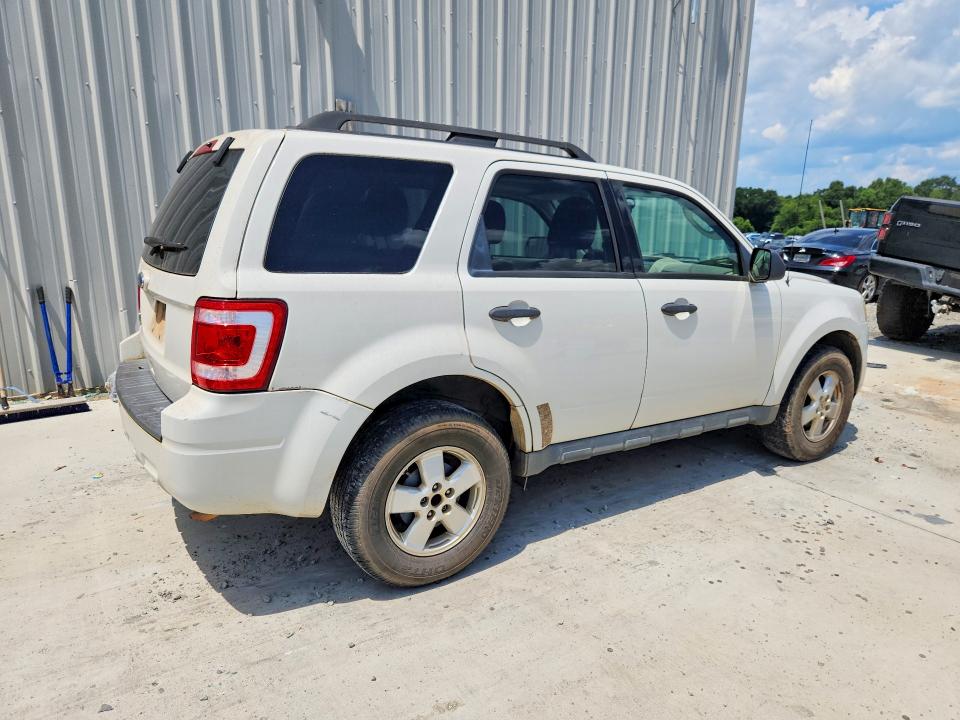 Photo 3 from auction – 2010 FORD ESCAPE with VIN 1FMCU0D74AKA33660