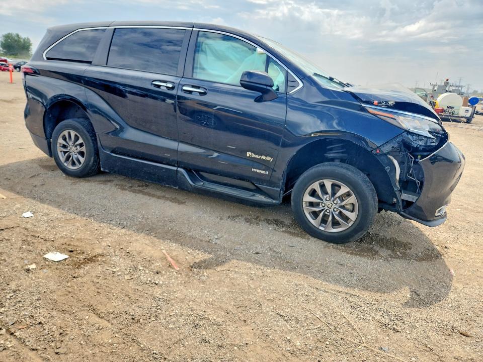Photo 4 from auction – 2021 TOYOTA SIENNA with VIN 5TDYRKEC9MS047053