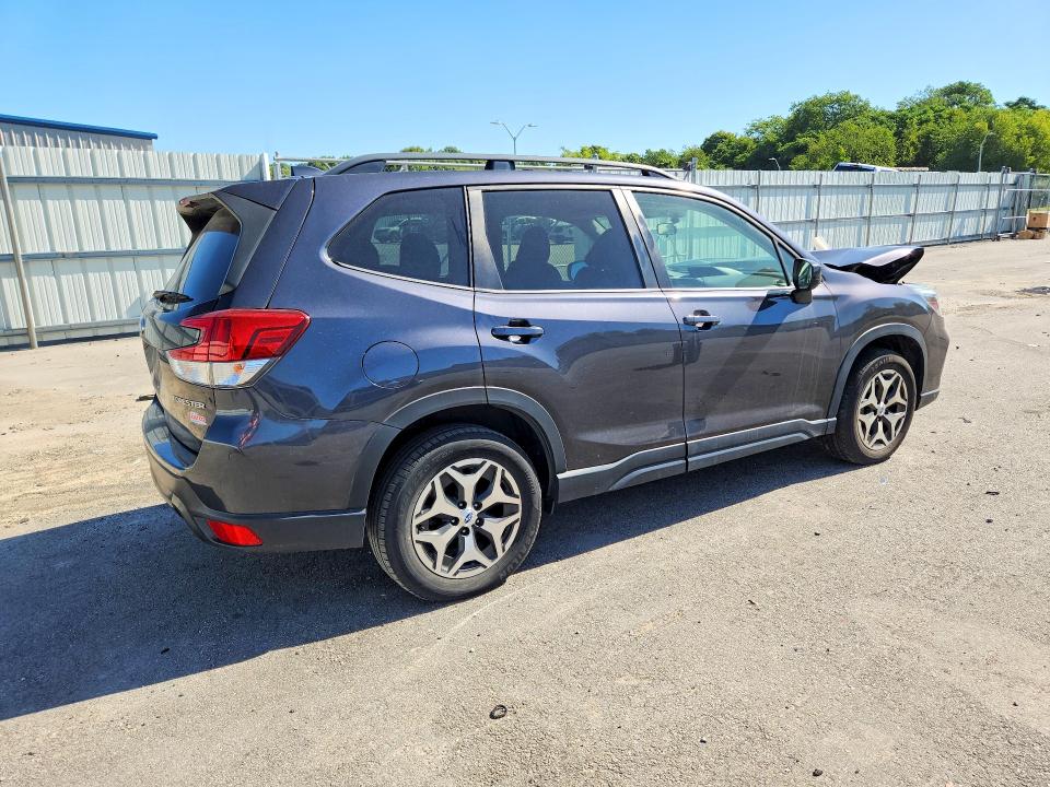 Photo 3 from auction – 2019 SUBARU FORESTER with VIN JF2SKAEC8KH410806