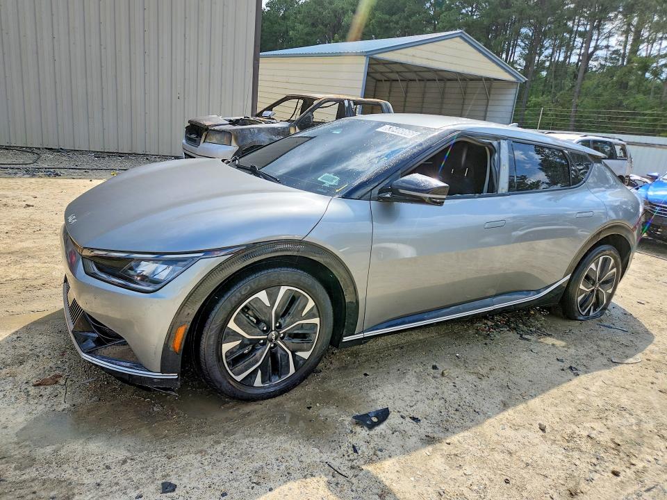 KIA EV6 2023 with VIN KNDC34LA1P5604086 - Photo from auction