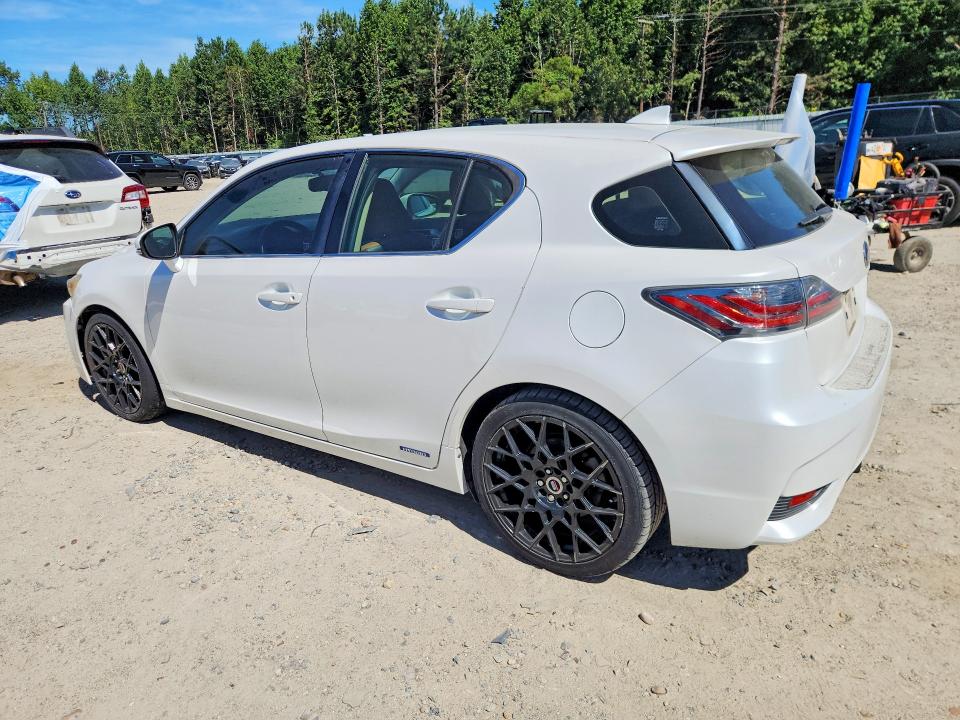 Photo 2 from auction – 2015 LEXUS CT with VIN JTHKD5BHXF2226054