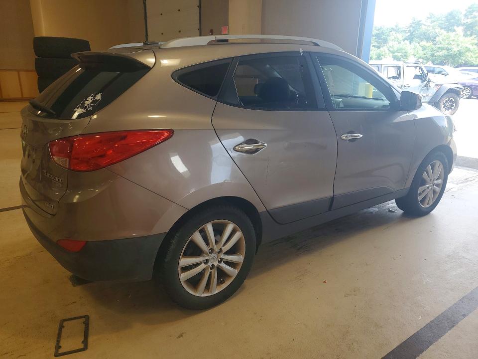 Photo 3 from auction – 2010 HYUNDAI TUCSON with VIN KM8JUCAC1AU047207