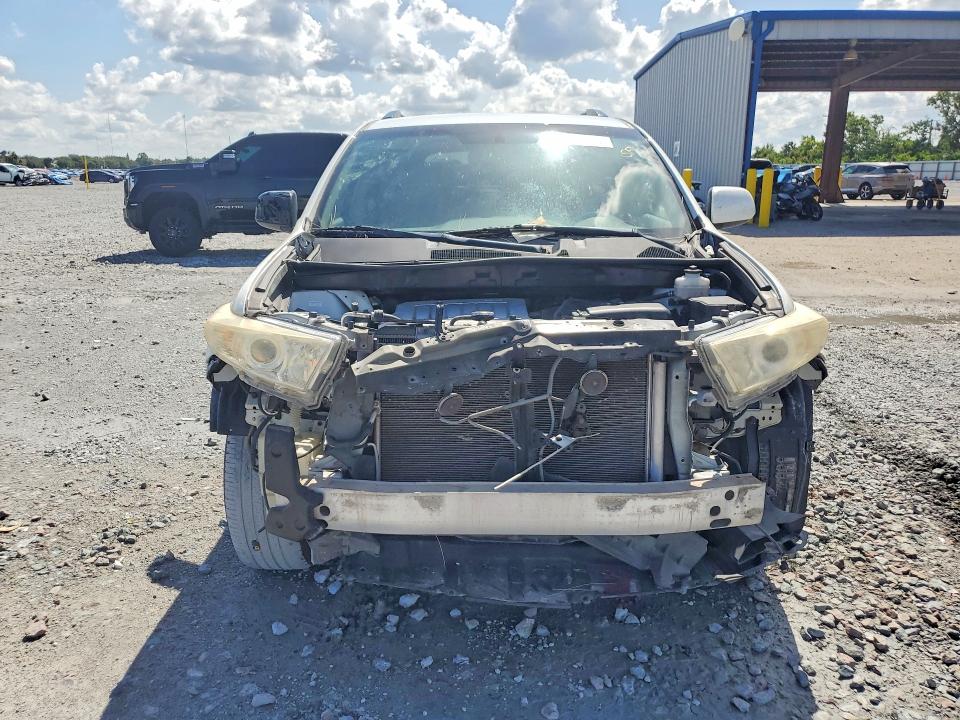 Photo 5 from auction – 2011 TOYOTA HIGHLANDER with VIN 5TDZK3EH2BS036824